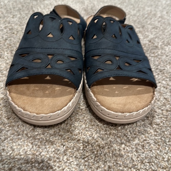 NEVERWORN woman’s sandals. - Picture 5 of 8